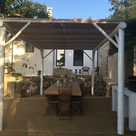 Casa Da Nogueira * Alvados