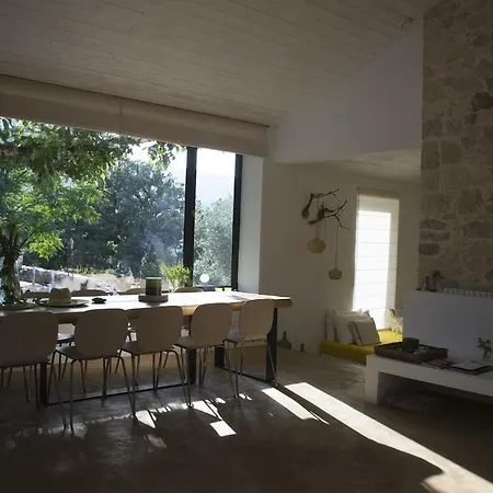 Casa Da Nogueira * Alvados